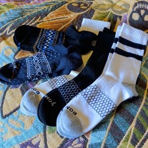 Unisex Bombas Black and White Athletic Socks Bundle